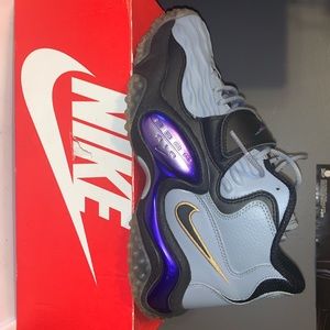Nike zoom boosters gray black and purple detailing